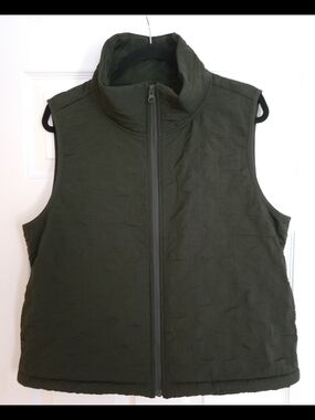 GAP Olive Green Quilted-Lined Vest. NWT. Size M.